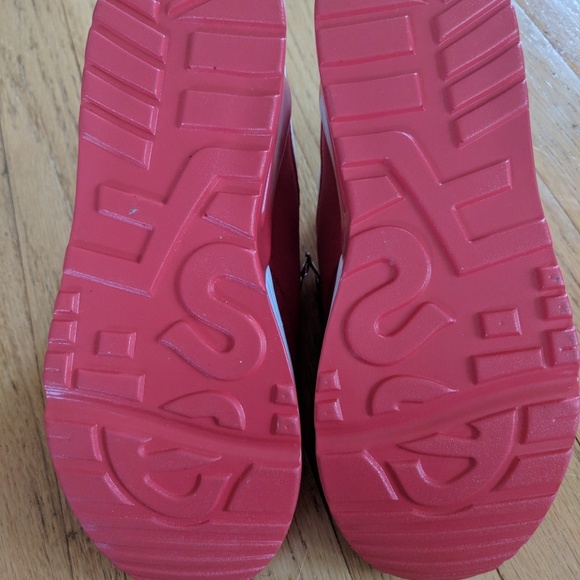 Double Zipper Red Sneakers - Picture 3 of 3